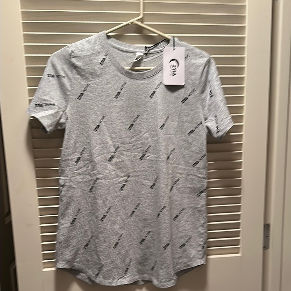 ZYIA Gray Short Sleeve Tee with Lightning Bolt Pattern